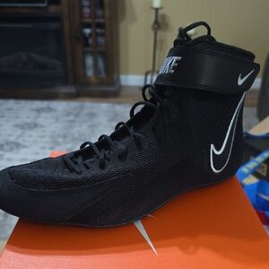 Nike Speedsweep VIII Size Mens 10 US Wrestling Shoes